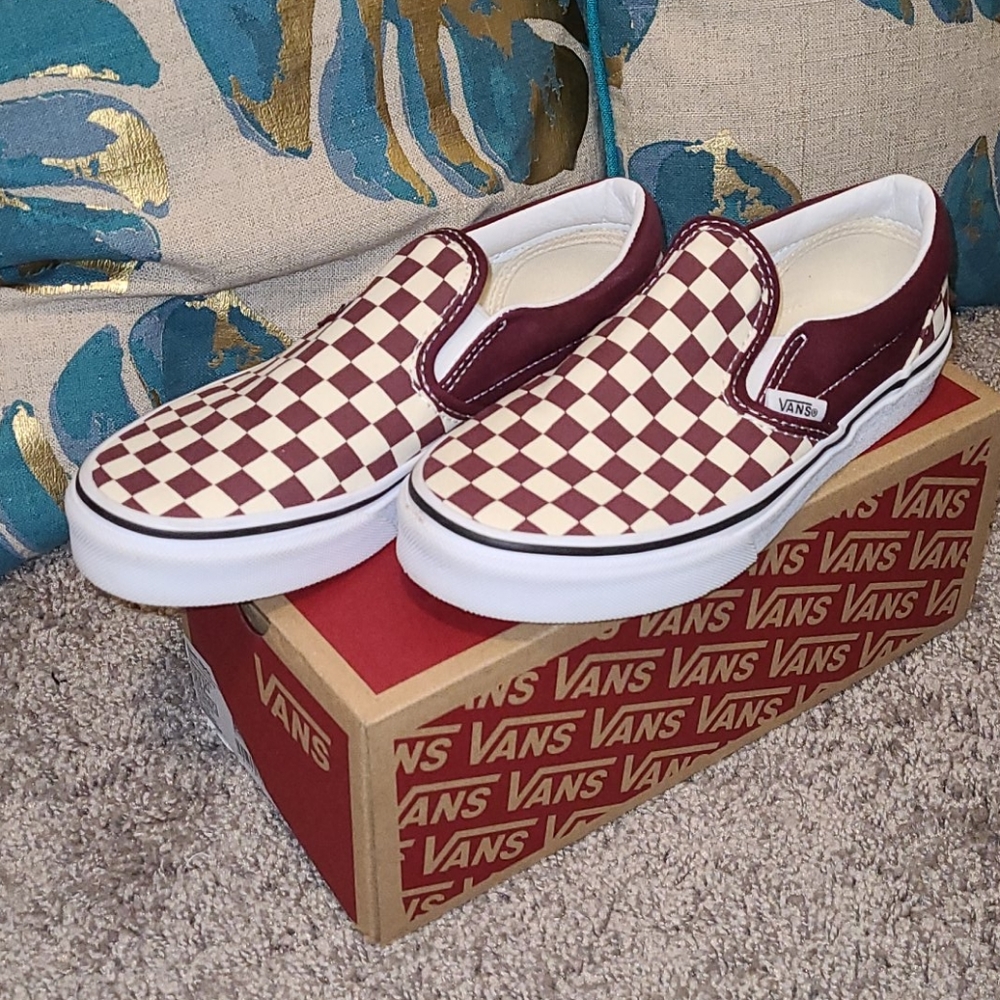 VANS** Checkerboard Classic Slip-On-Burgundy